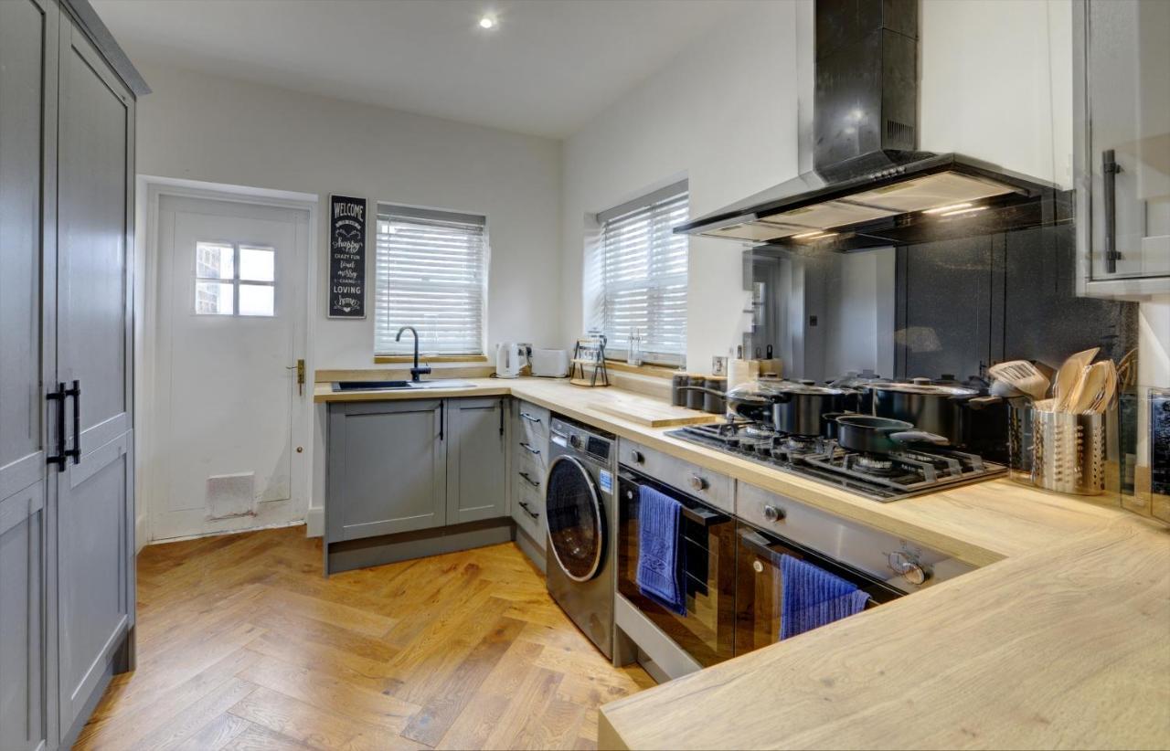The Old Vicarage - Secure Parking, Fast Wifi, Garden Villa Leeds  Exteriör bild
